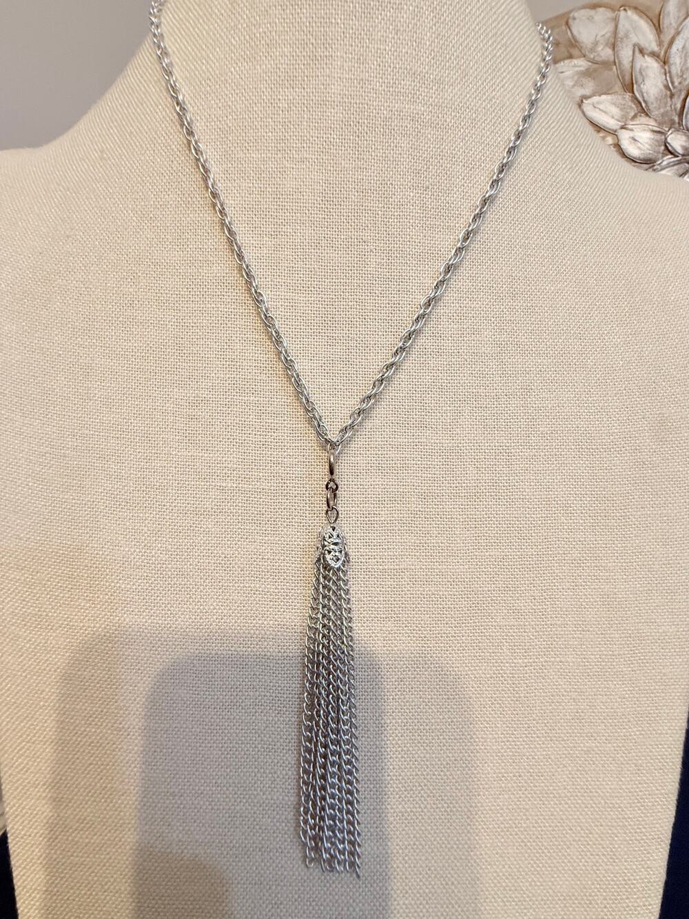 Vintage Sarah Coventry Silver Tone Tassel Necklace 20”